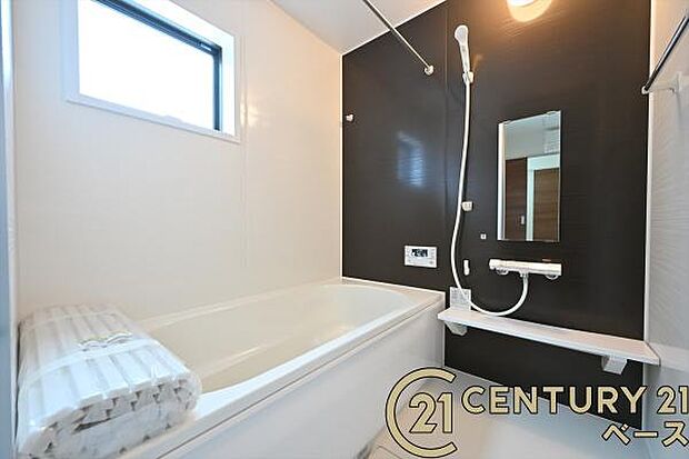 ■床は水ハケが良く、乾きやすいのでカビの発生も軽減!嬉しい浴室乾燥機付です!■