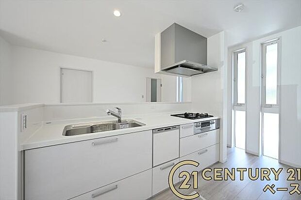 ■現地撮影写真■家族とのコミュニケーションがとりやすい人気のカウンターキッチン!