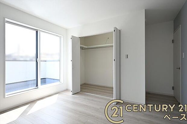 ■現地撮影写真■全居室に収納を完備!