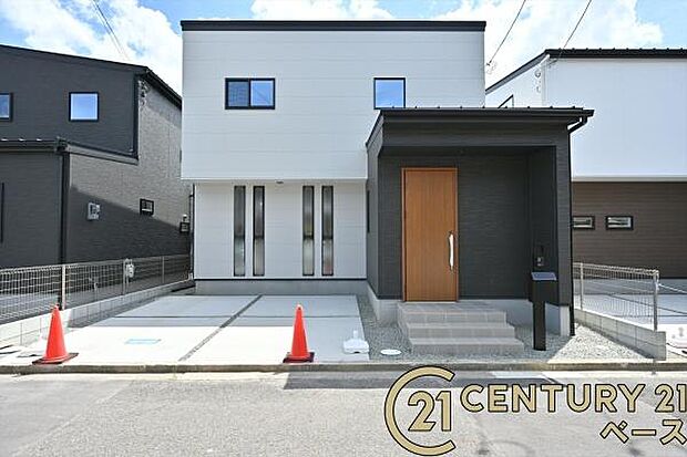 ■現地撮影写真■駐車スペース2台分完備!