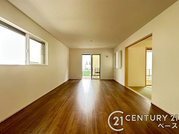 ■現地撮影写真■家計と環境に優しい、断熱性・保温性に優れたペアガラスを使用しています!