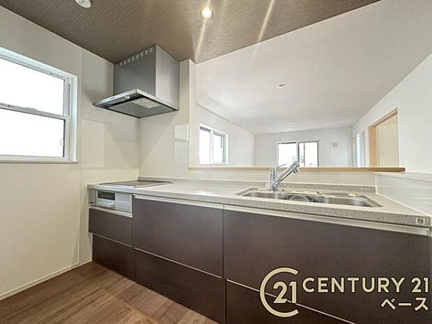 ■現地撮影写真■家族とのコミュニケーションがとりやすい人気のカウンターキッチン!