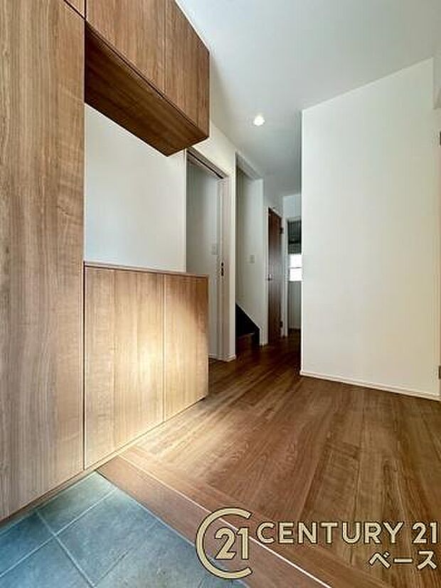 ■現地撮影写真■こちらは玄関から見た廊下部分です!