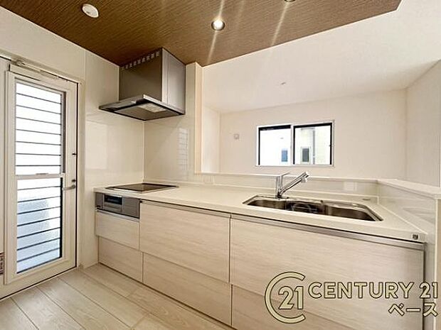 ■現地撮影写真■家族とのコミュニケーションがとりやすい人気のカウンターキッチン!