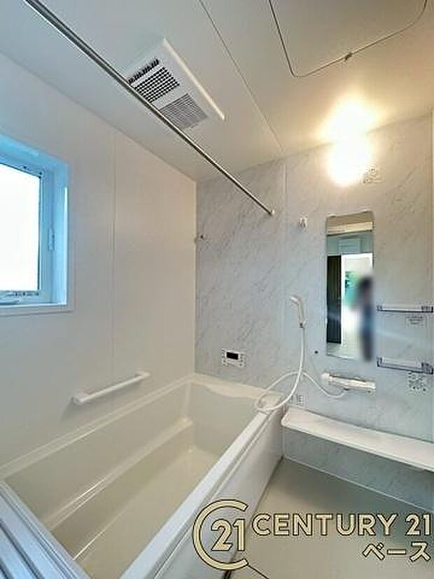 ■現地撮影写真■浴室暖房乾燥機が標準仕様!ゆったりした浴槽での入浴は疲れも癒してくれます!