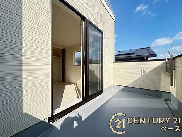 ■現地撮影写真■日当たりのよい広々としたバルコニー!洗濯物もよく乾きます!