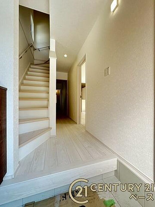 ■現地撮影写真■こちらは玄関から見た廊下部分です!