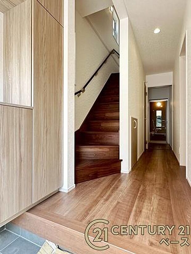 ■現地撮影写真■こちらは玄関から見た廊下部分です!