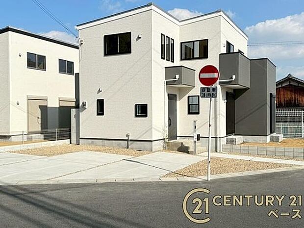 ■現地撮影写真■駐車スペースは3台分完備!来客時なども安心です!