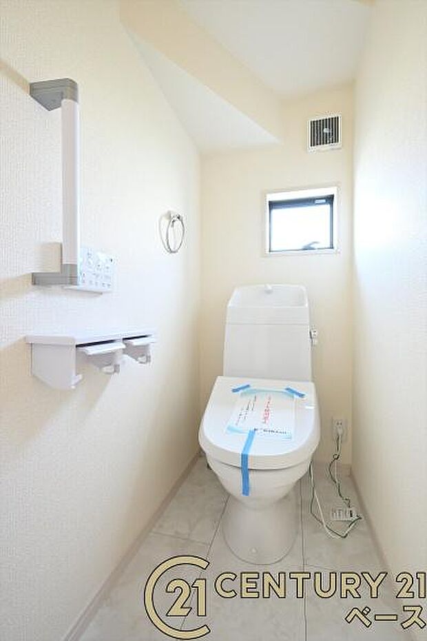 ■現地撮影写真■フチなし&トルネード洗浄でお掃除も楽らく!ウォシュレット付きです!