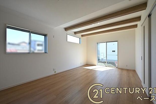 ■現地撮影写真■大きな窓から柔らかい光が射し込みます!