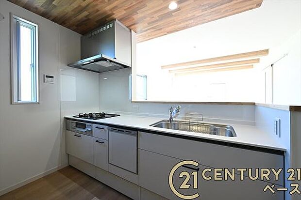 ■現地撮影写真■家族とのコミュニケーションがとりやすい人気のカウンターキッチン!