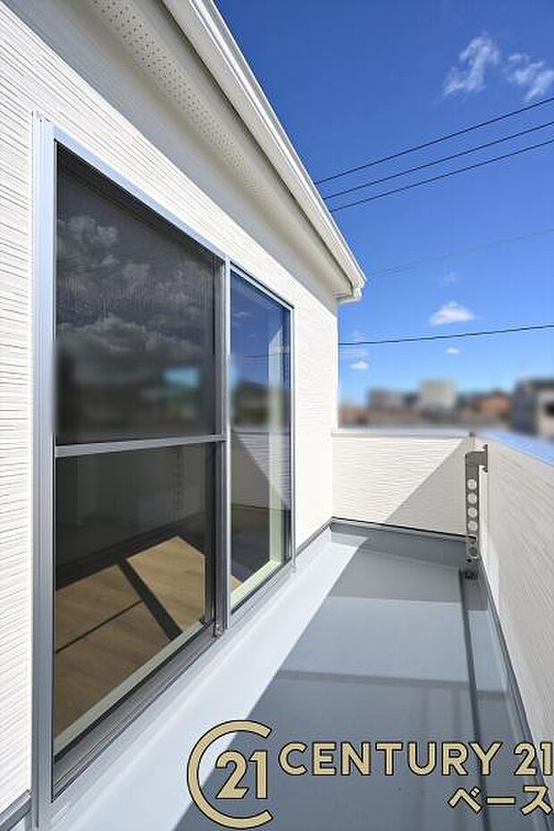 ■現地撮影写真■日当たりのよい広々としたバルコニー!