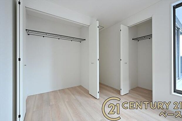 ■現地撮影写真■収納スペース付きで整理整頓も楽々!