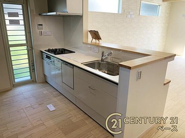 ■現地撮影写真■家族とのコミュニケーションがとりやすい人気のカウンターキッチン!