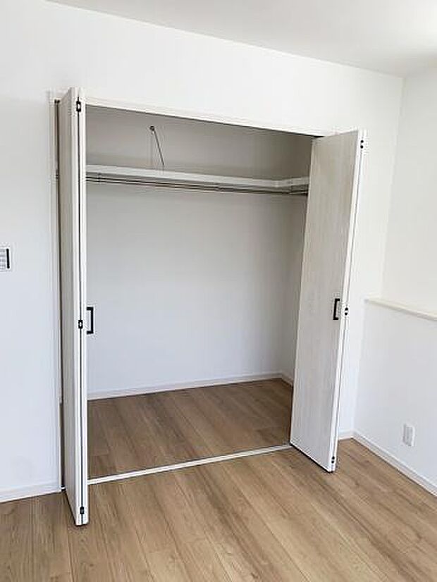 ■現地撮影写真■全居室に広々収納スペース完備!