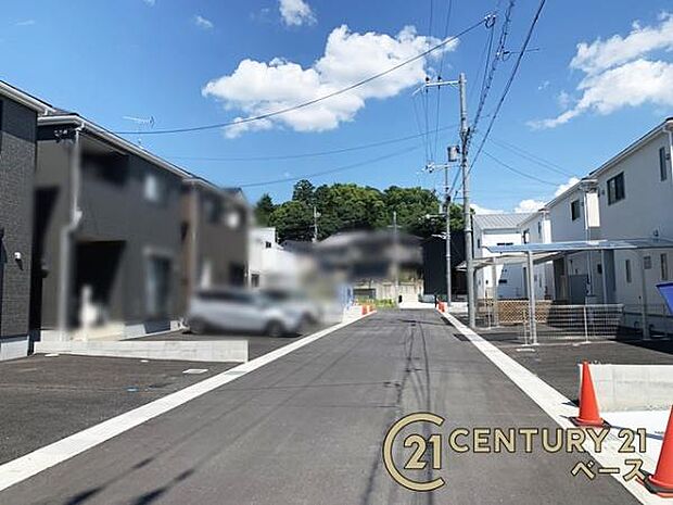 ■現地撮影写真■前面道路6m以上と広々快適な広さです!
