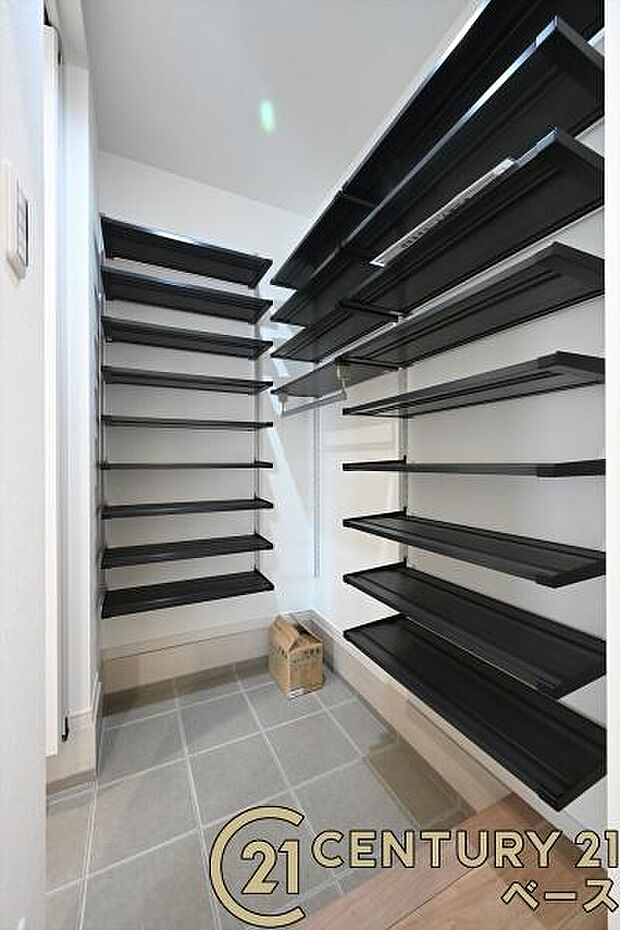 ■現地撮影写真■玄関には大容量シューズボックス完備!