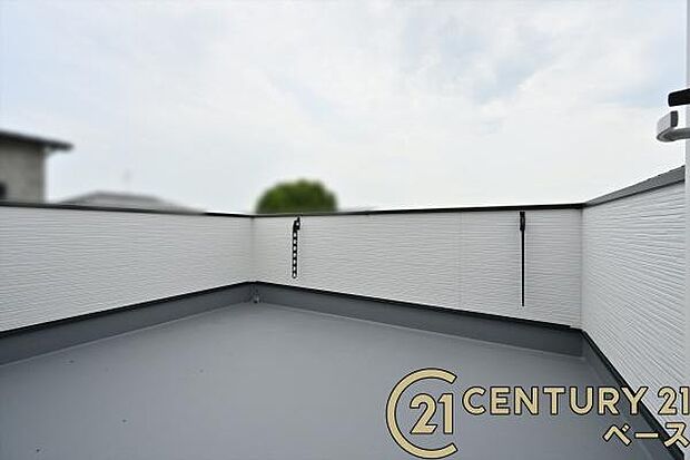 ■現地撮影写真■日当たりのよい広々とした南向きバルコニー!洗濯物もよく乾きます!