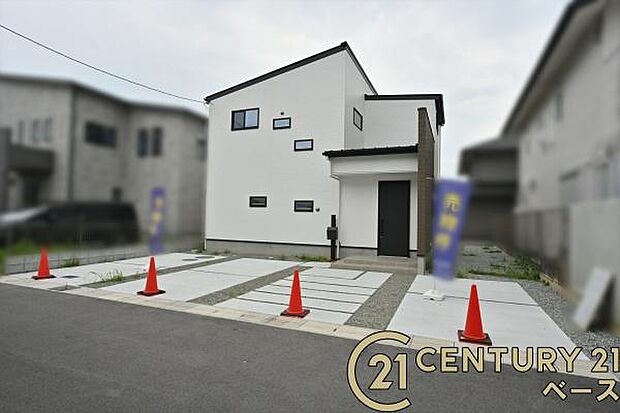 ■現地撮影写真■駐車スペース4台分完備!