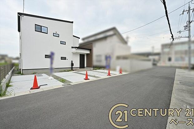 ■現地撮影写真■小・中学校まで徒歩圏内とお子様の通学も安心!