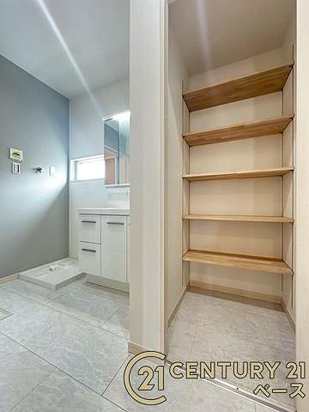 ■現地撮影写真■あると便利な洗面室の収納を完備!