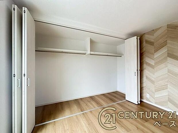 ■現地撮影写真■冬物のコートや季節のものなどたくさんしまえる広さ!