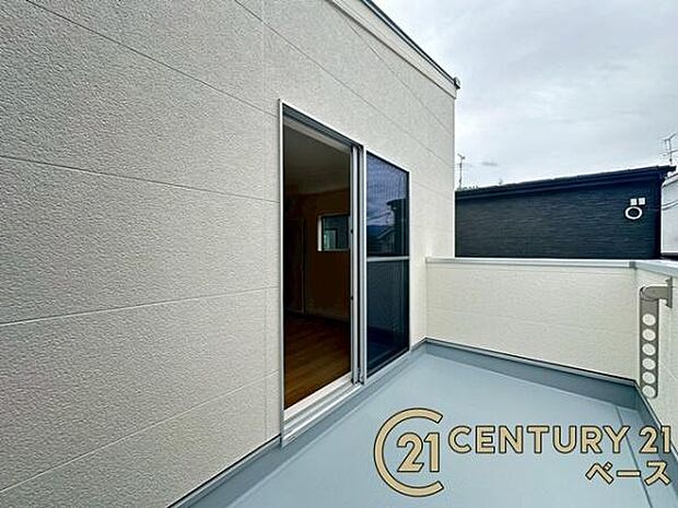 ■現地撮影写真■日当たりのよい広々としたバルコニー!洗濯物もよく乾きます!