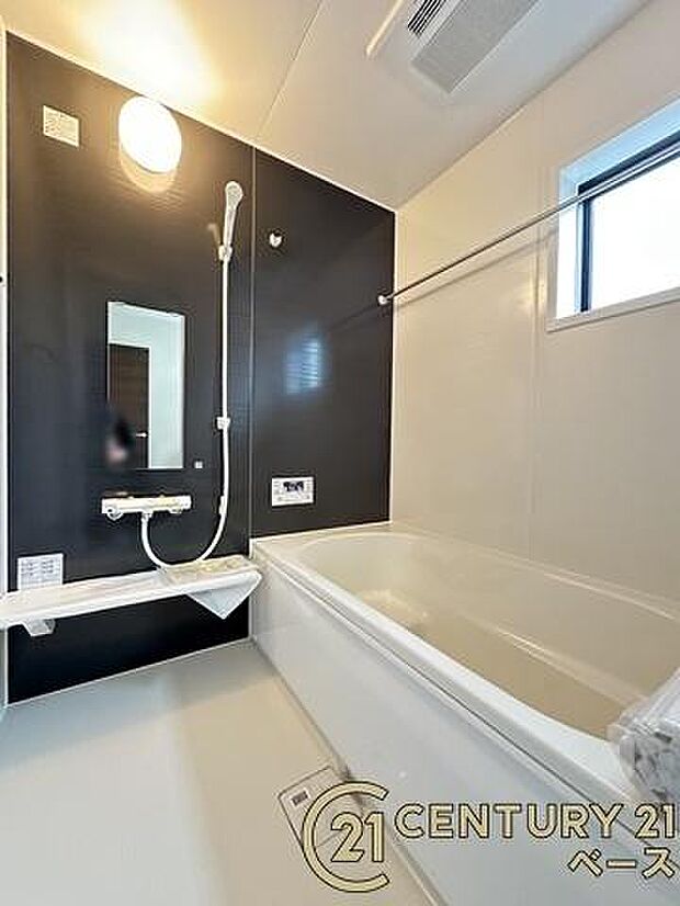 ■現地撮影写真■浴室暖房乾燥機を完備!ゆったりした浴槽での入浴は疲れも癒してくれます!