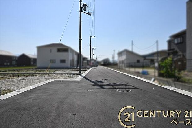 ■現地撮影写真■前面道路は広々6m!