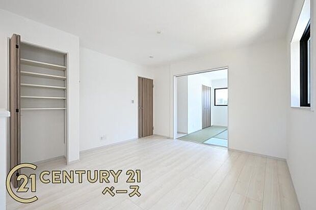 ■現地撮影写真■開放的で明るい空間のリビングです!