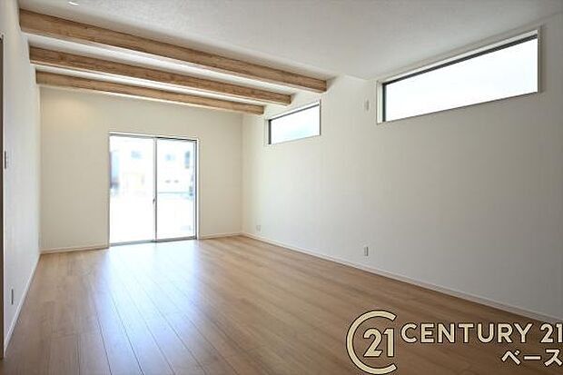 ■現地撮影写真■ご家族でくつろいでいただける広々したリビングです!■