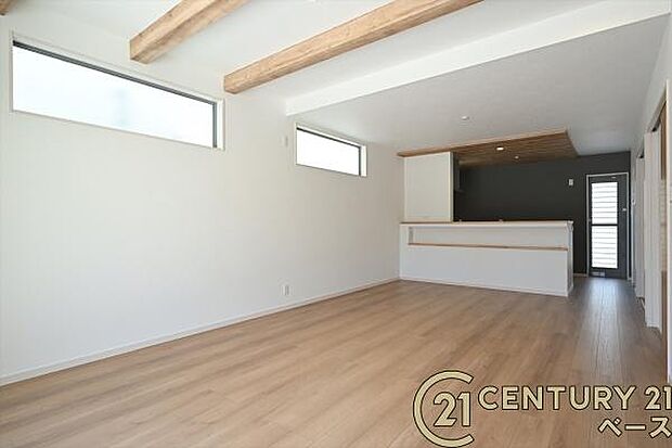 ■現地撮影写真■窓から自然光をたっぷり感じられます!