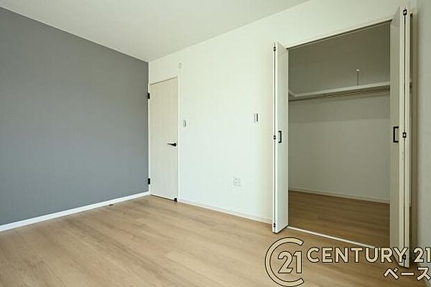 ■現地撮影写真■全居室に広々収納スペース完備!