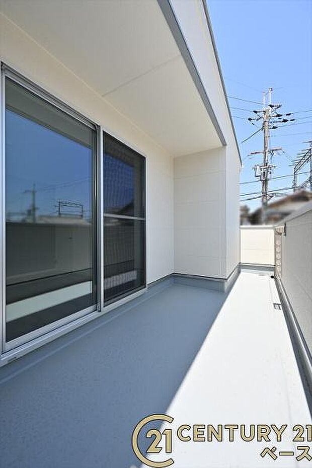 ■現地撮影写真■日当たりのよいバルコニー!洗濯物もよく乾きます!