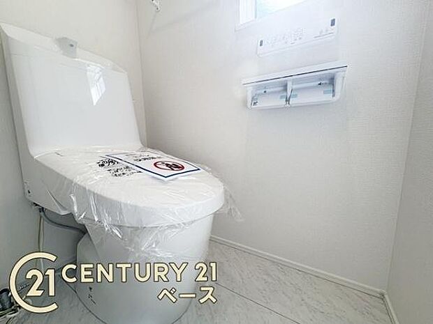 ■現地撮影写真■1・2階ともに『節水省エネ仕様シャワートイレ』を採用しています!