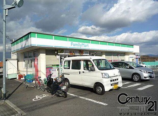 ファミリーマート近鉄筒井駅前店まで832m