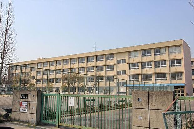 東中学校まで2900m、東中学校まで2900m(徒歩約37分)