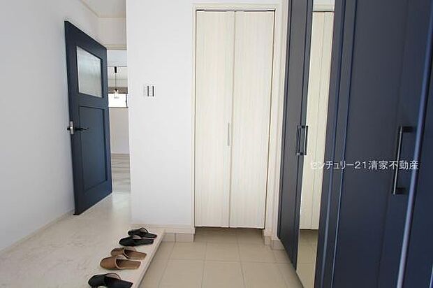 2号棟：玄関周りもすっきりシューズクローク完備！(2025年09月撮影)