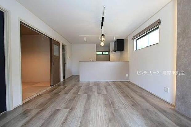 2号棟：明るい日差しが入るリビング！(2025年09月撮影)