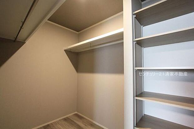 2号棟：たっぷり収納のウォークインクローゼット！(2025年09月撮影)