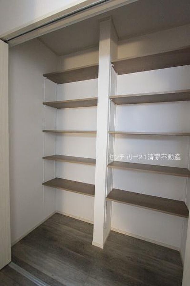 2号棟：たっぷり収納のクローゼット！(2025年09月撮影)