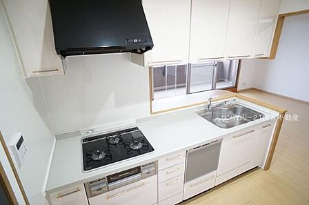 家族との会話が弾む対面式キッチン！(2025年10月撮影)
