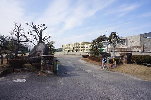 幡山中学校まで2100m、幡山中学校まで2100m(徒歩約27分)