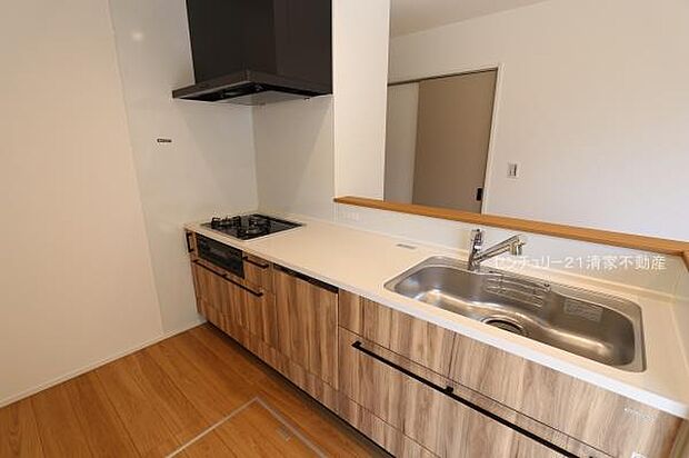 2号棟:家族との会話が弾む対面式キッチン!(2026年03月撮影)