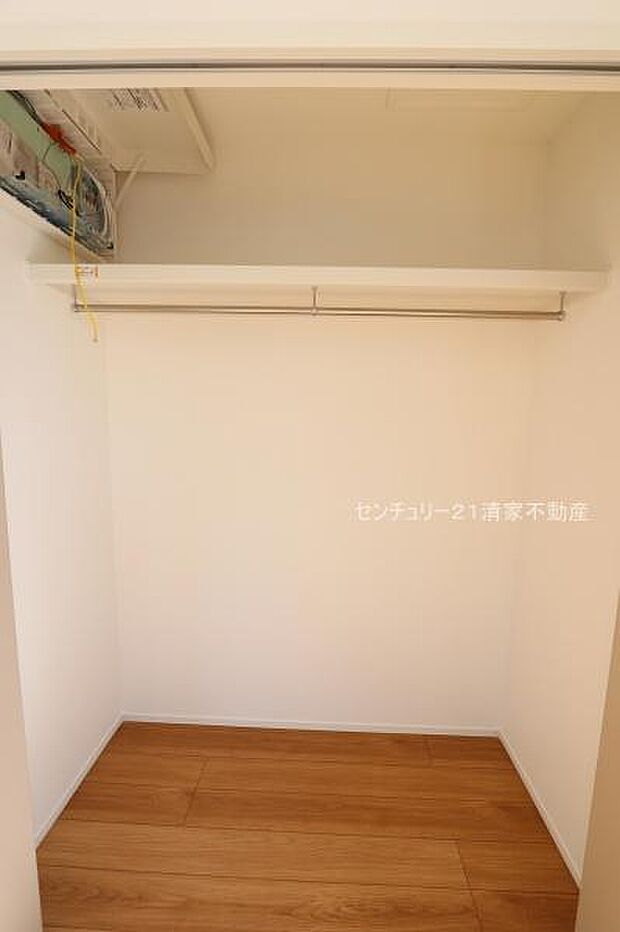 2号棟:衣類も小物もスッキリ収納(2026年03月撮影)