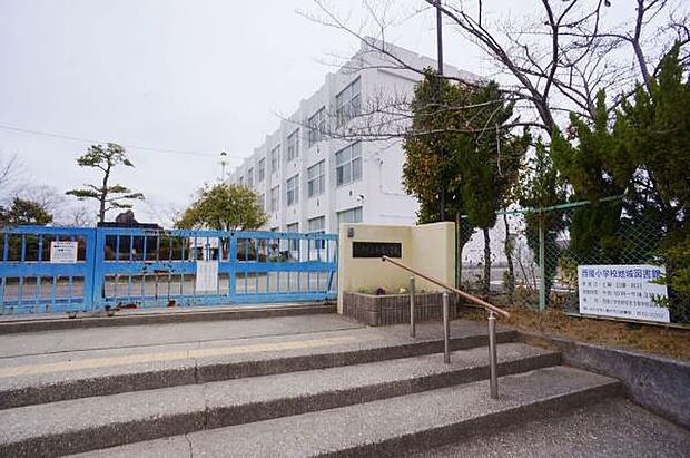 西陵小学校まで400m、西陵小学校まで400m(徒歩約5分)