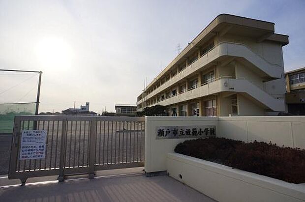 效範小学校まで450m、效範小学校まで450m(徒歩約6分)