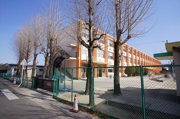 城山小学校まで650m、城山小学校まで650m(徒歩約9分)