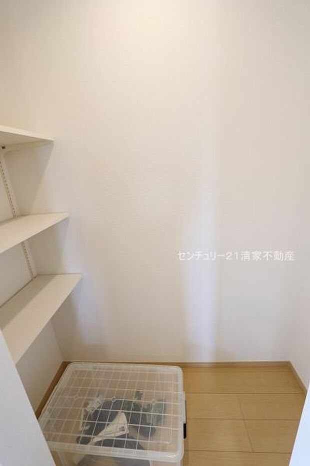 キッチンまわりを整理整頓できるパントリー(2026年08月撮影)